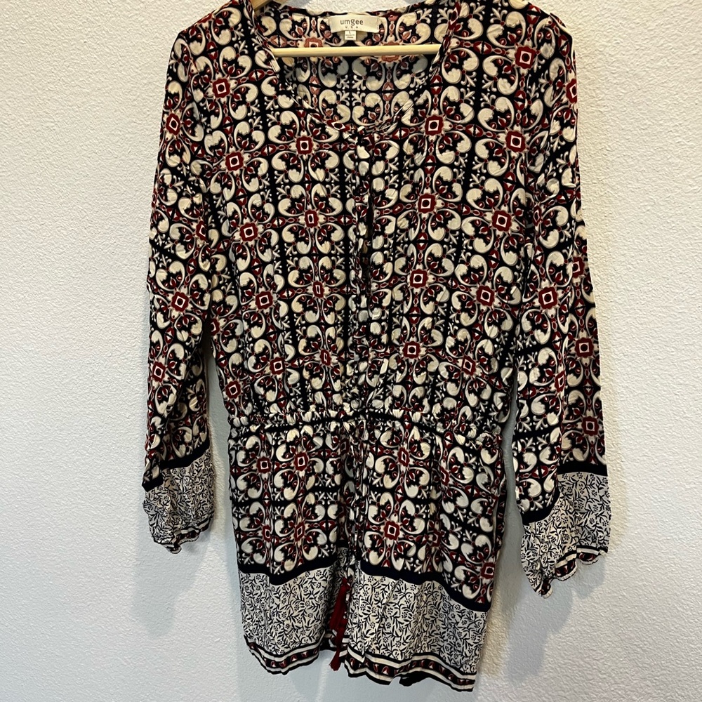 Umgee Printed Long Sleeve Romper -‎ Size Medium, V-neck, Elastic Waist